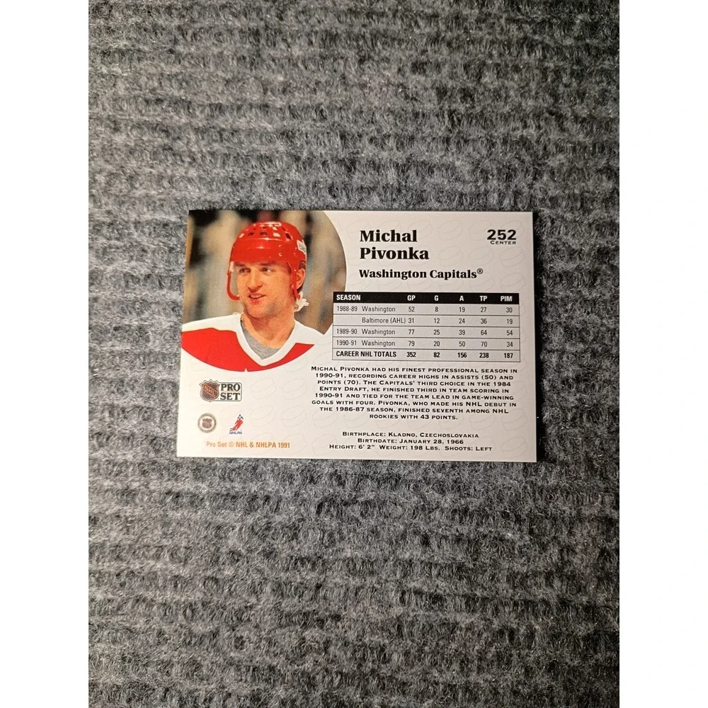 Vintage 1991 Pro Set Washington Capitals Michal Pivonka Hockey Card #252